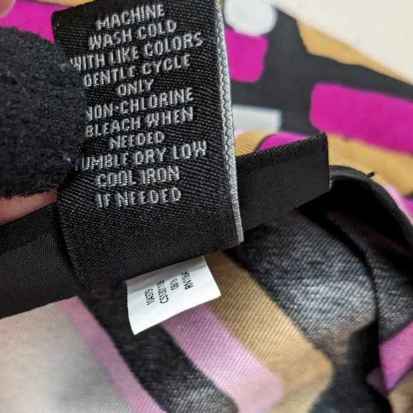 Striking A-line bold color geometric design skirt by LANE BRYANT. Size 16 - Picture 4 of 8